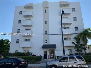 BEAUTIFUL REMODELED 1/1 CONDO UNIT, IN THE HEART OF COCONUT GROVE. CLOSE TO MARINA, SUPERMARKETS, NIGHT LIFE, PARKS. PLEASE READ BROKER'S REMARKS