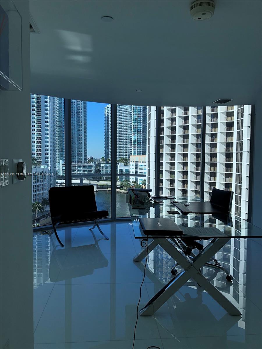 Spectacular 2 story residence at the Epic. Unobstructed views of Miami River, Biscayne Bay and Brickell ave through two story all glass windows. This 2 bedroom plus den and 3 bath condo has gorgeous white porcelain floors, and ample size walk-in closets. Featuring a  Snaidero kitchen with  Miele and Subzero appliances, security alarm system, oversized Jacuzzi in the master bathroom.

Enjoy access to Epic hotel amenities,  garage parking, 24 hour valet service and concierge, room services, Exhale Fitness center and spa, 2 infinity+3 residences pools, Marina Access, and two  restaurants - Zuma and Area 31. 



A modern stainless and  glass staircase takes you to the 2nd floor bedroom/office and master suite.