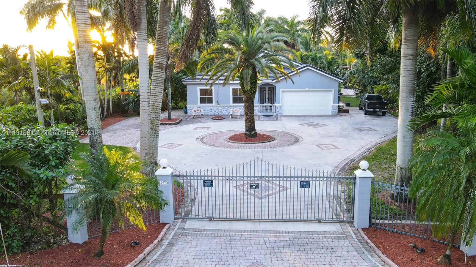 Photo 1 of 19270 185th Ct in Miami - MLS A11131601