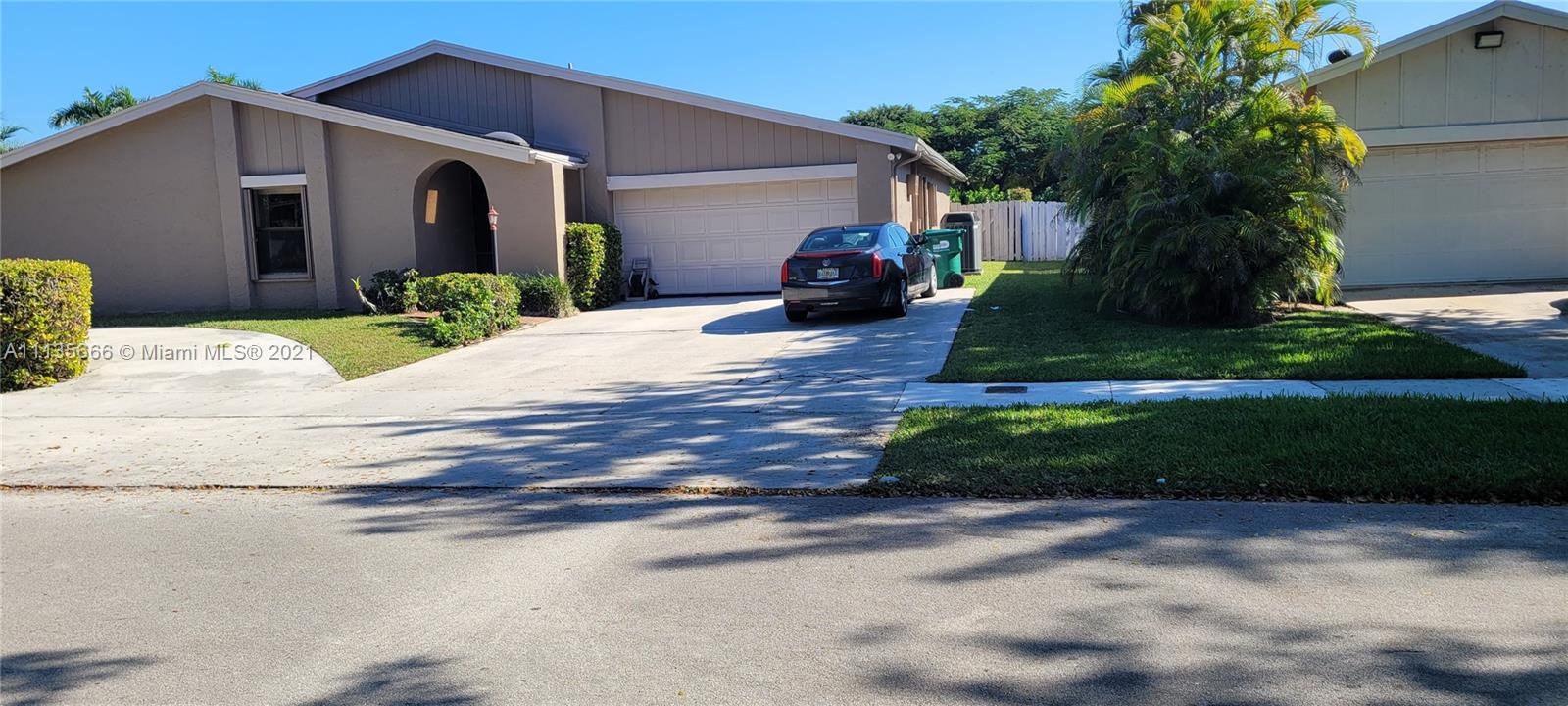 Photo 2 of 10605 132nd Ct in Miami - MLS A11135666