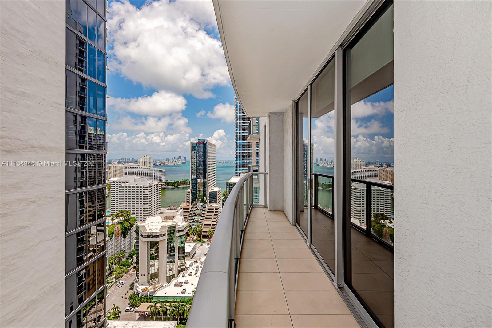 Awesome studio in 1050 Brickell Building. Great view of the Brickell area with modern finishes and appliances.
High-end closet build-out. Large bathroom with marble shower stall. Tile flooring throughout and wood cabinetry in
kitchen & bathroom. Washer & Dryer in the apartment Basic cable included (provided by HOA). Ready for
immediate occupancy.