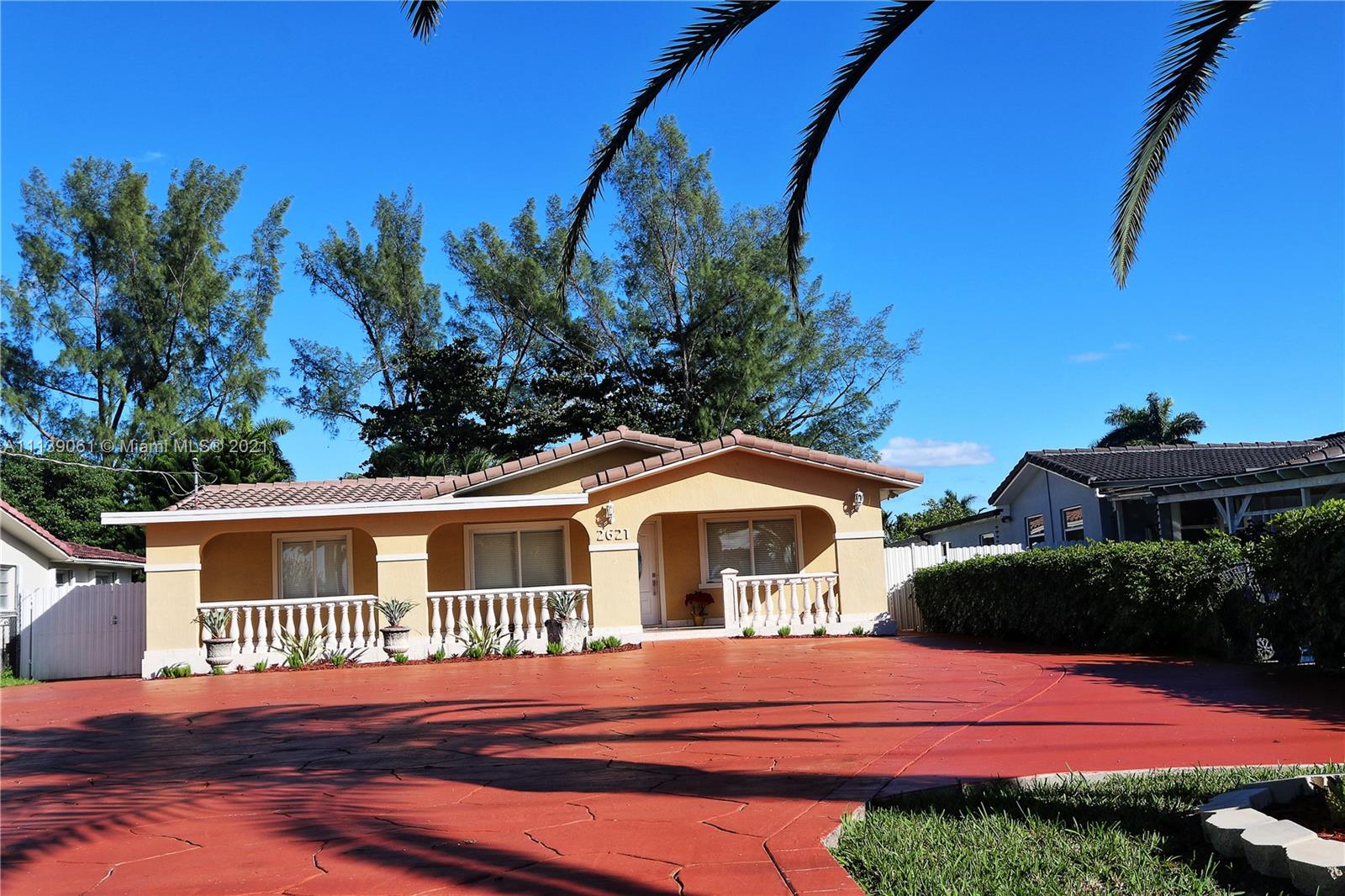 Photo 2 of 2621 117th Ave in Miami - MLS A11139061
