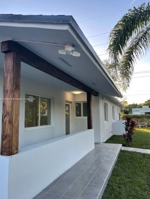 2021 TOTALLY REMODELED PROPERTY! EVERYTHING IS NEW ON THE HOUSE! 5 BEDROOMS/5 BATHROOMS ON 2,000 SQ FT - AFTER REMODELING!
VACANT AND READY TO MOVE IN!
GREAT INCOME PROPERTY (FOR STUDENTS TO UNIVERSITY OF MIAMI AND AIRBNB & OTHER SHORT-TERM RENTAL'S PALTAFORMS) 
LOCATED AT CHANGING AND EVOLVING NEIGHBORHOOD OF CITY OF SOUTH MIAMI!
BIG LOT AND ALLOWED TO CONSTRUCT A POOL.