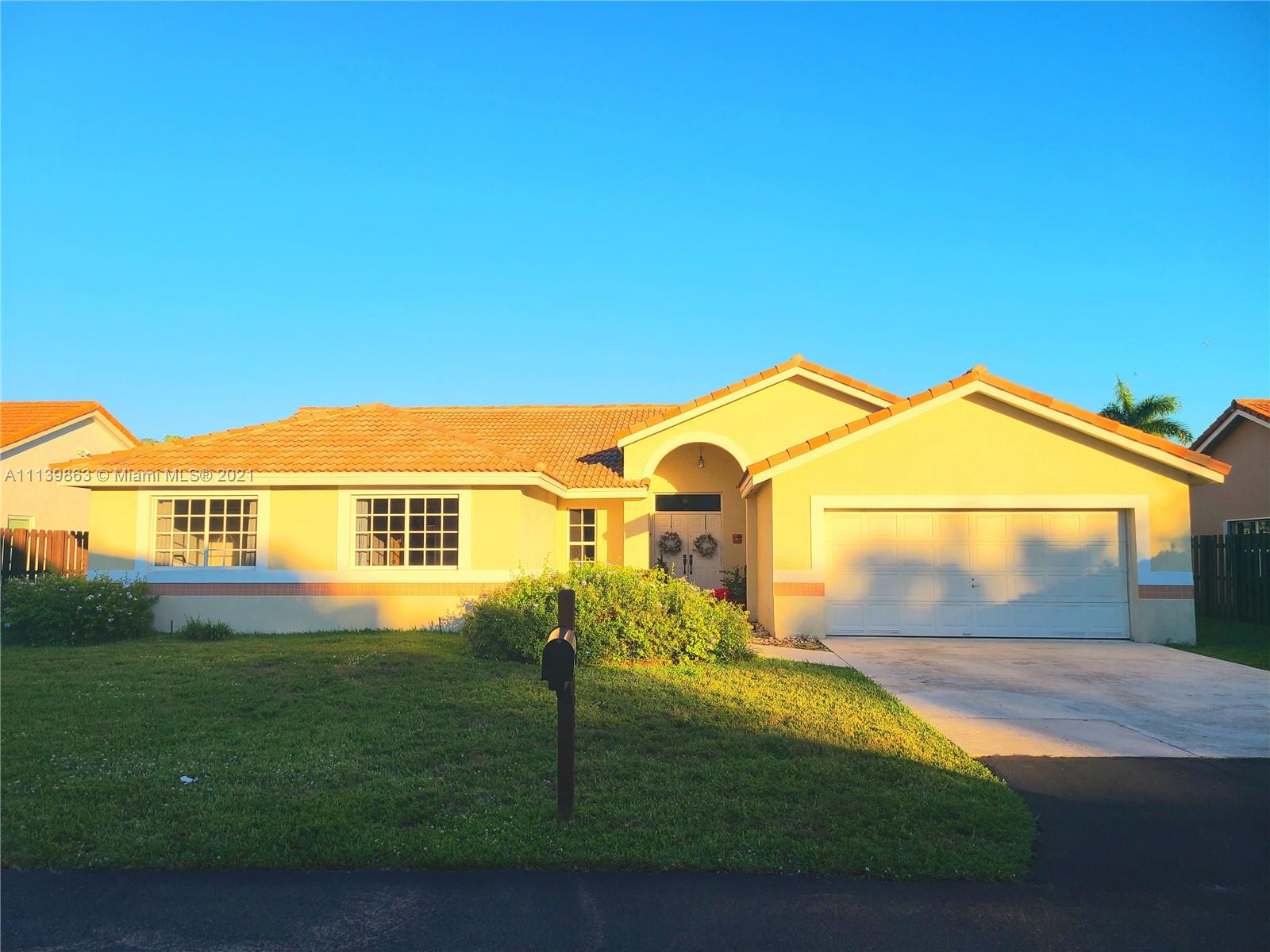Photo 2 of 4251 154th Pl in Miami - MLS A11139863