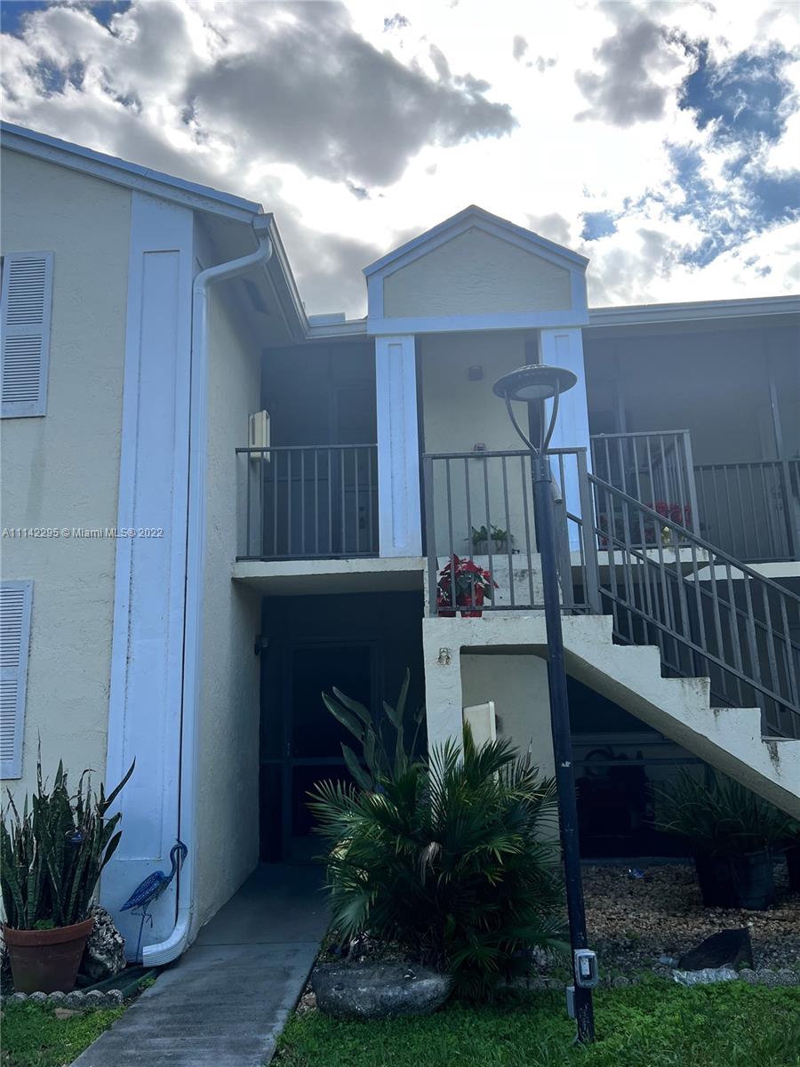 CUTE 2 BEDROOM 1 AND 1/2 BATH SECOND FLOOR CONDO IN LAKESHORE.  CONDO IS CARPET THROUGH OUT, SCREENED BALCONY OVERLOOKING THE LAKE.  COMMUNITY OFFERS COMMUNITY CLUBHOUSE AND 2 COMMUNITY POOLS