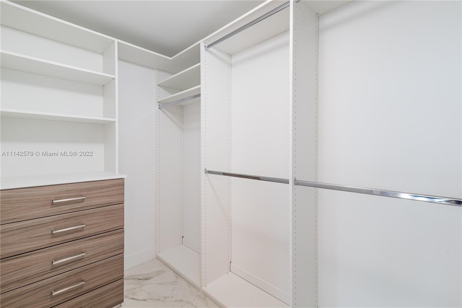 Master walking closet
