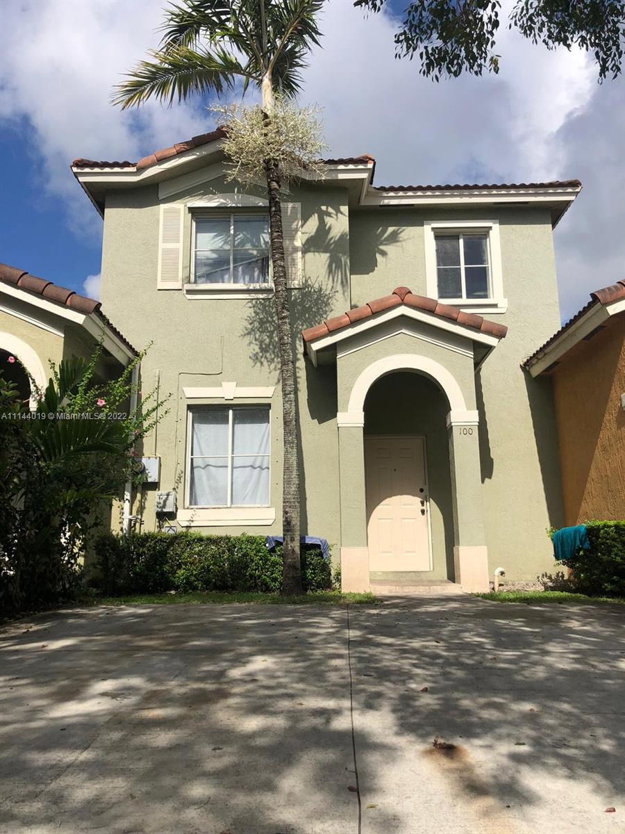 Two story Townhouse 4/2 in Mowry villas. Fenced backyard. Driveway in front. Property needs rehab due to water damage. ***CASH ONLY***