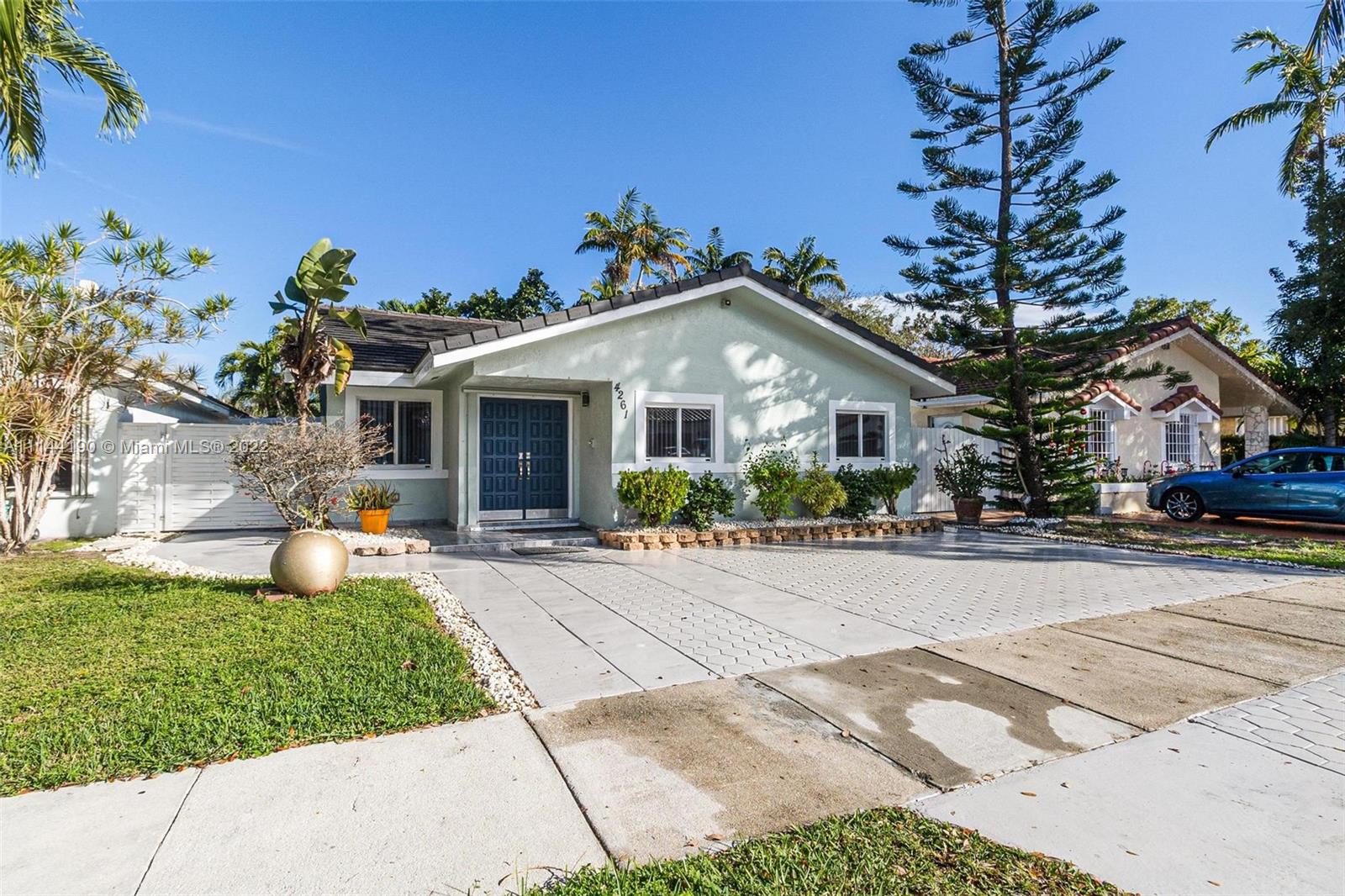 Photo 1 of 4261 154th Ct in Miami - MLS A11144190