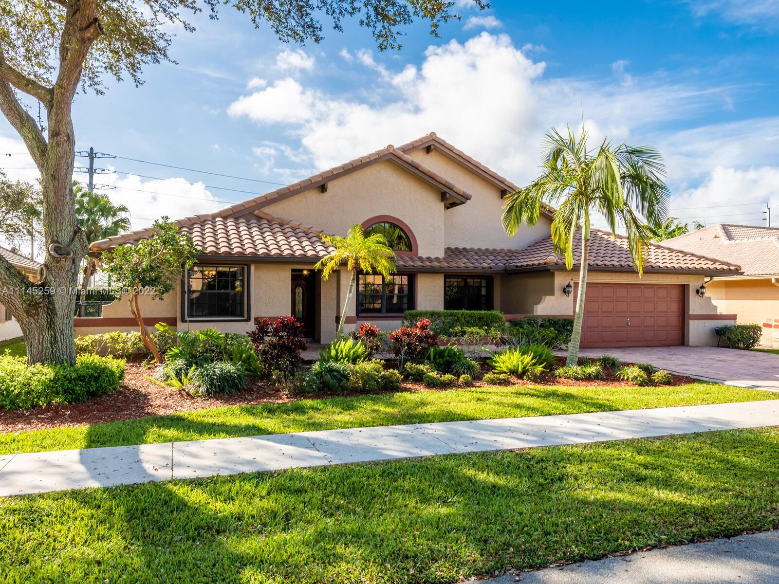 Photo 2 of 8810 Southern Orchard Rd S in Davie - MLS A11145259