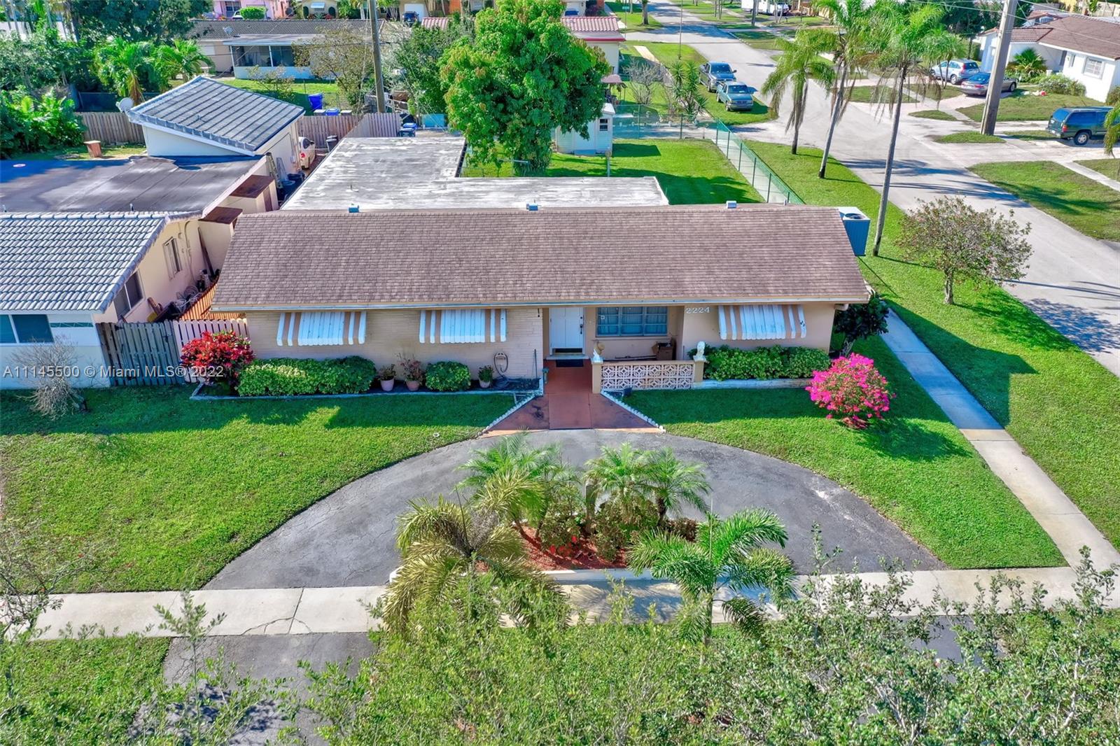 2224 N 35th Ave  For Sale A11145500, FL