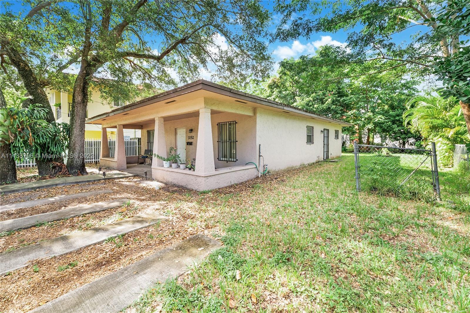 3152  Plaza St  For Sale A11138796, FL