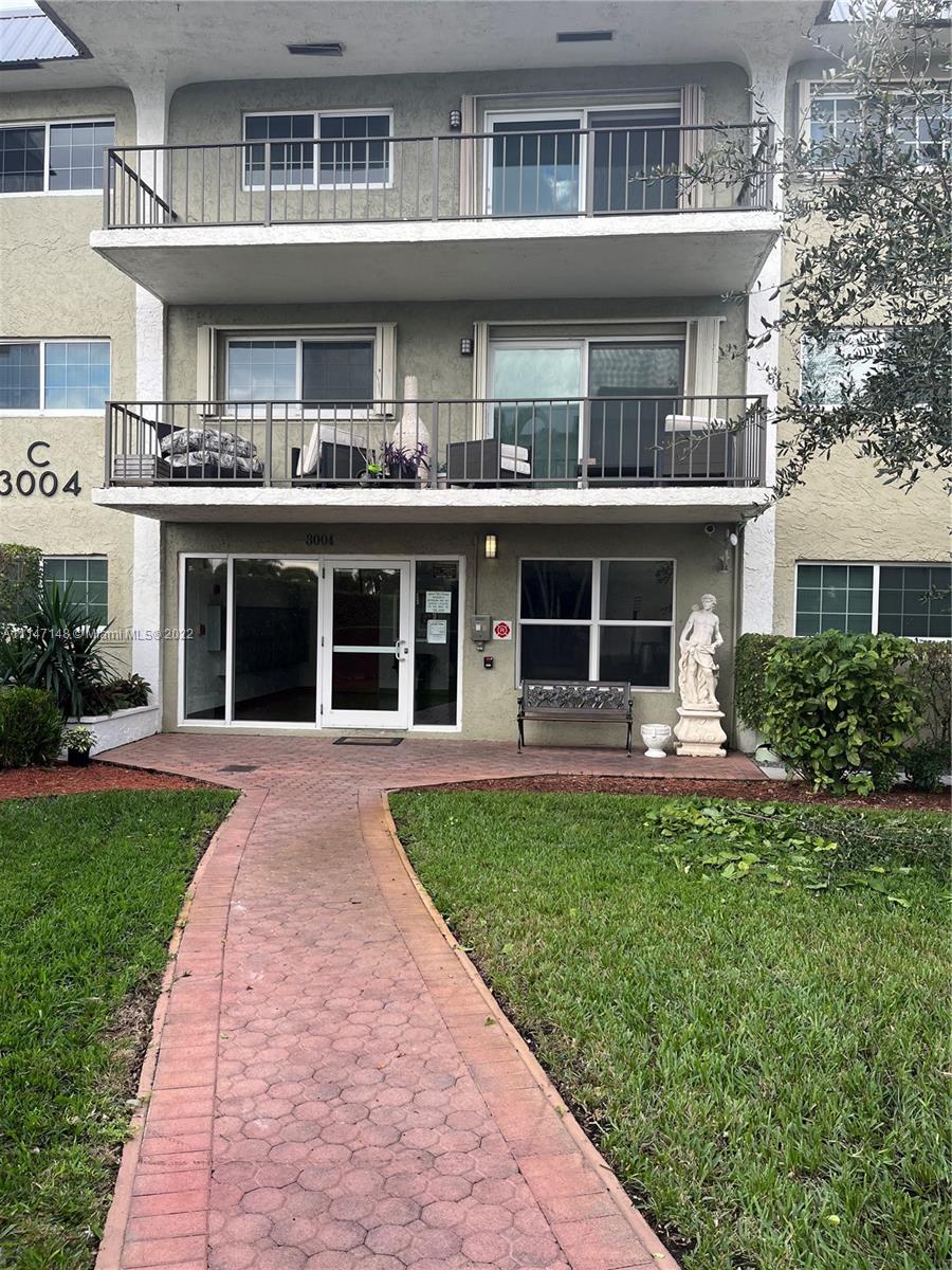 Beautiful, 1bdrm/1bath updated kitchen with newer appliances, tiled floors, newer bathroom vanity, impact sliding door. Large balcony overlooking garden and pool area. In the heart of Wilton Manors, many new shops and buildings. Come show and sell this GEM.