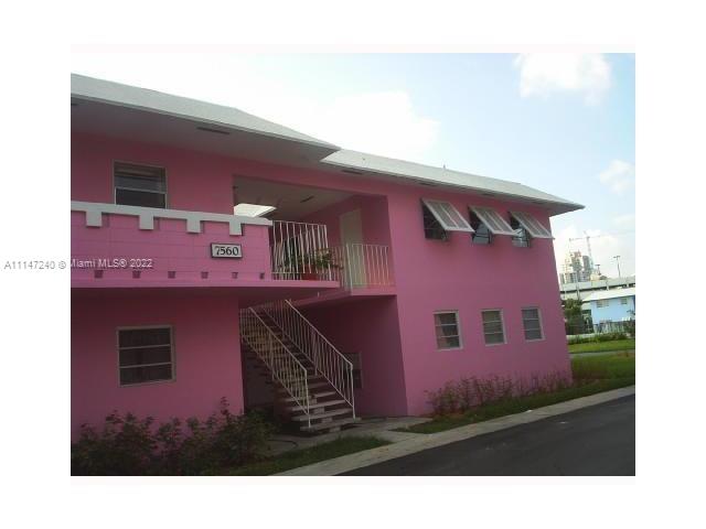 Excellent location, 2 bed 2 full baths, granite kitchen counter, airy and spacious, New Air Conditioner, close to major highways, minutes to Dadeland Mall.