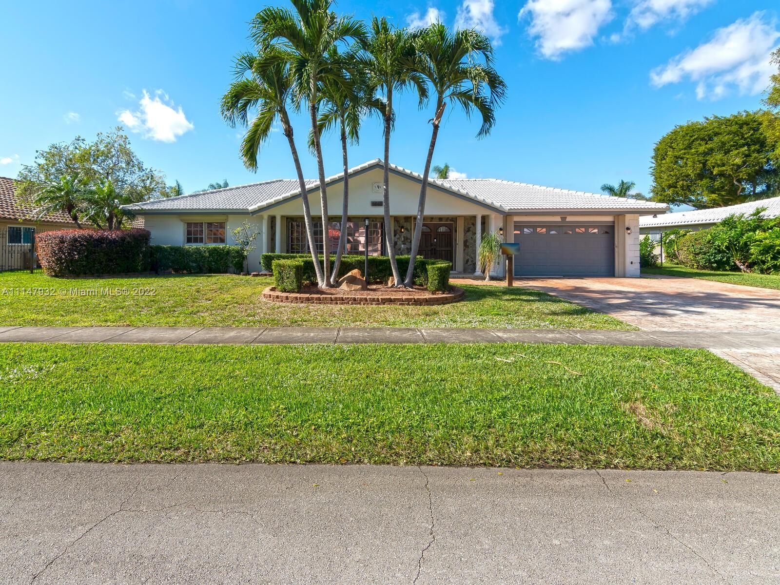 3540 N 34th Ave  For Sale A11147932, FL
