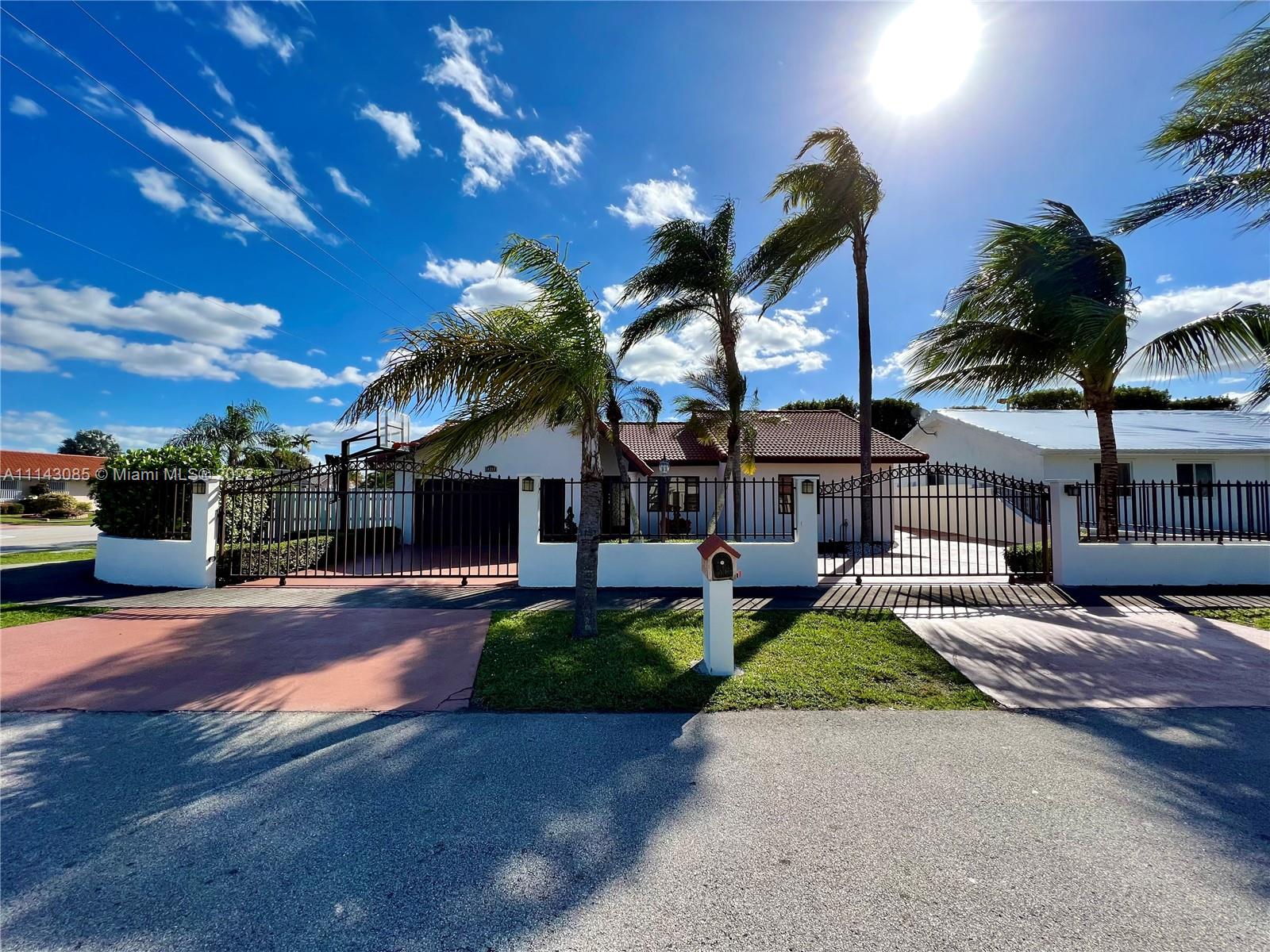 Photo 2 of 14210 39th St in Miami - MLS A11143085