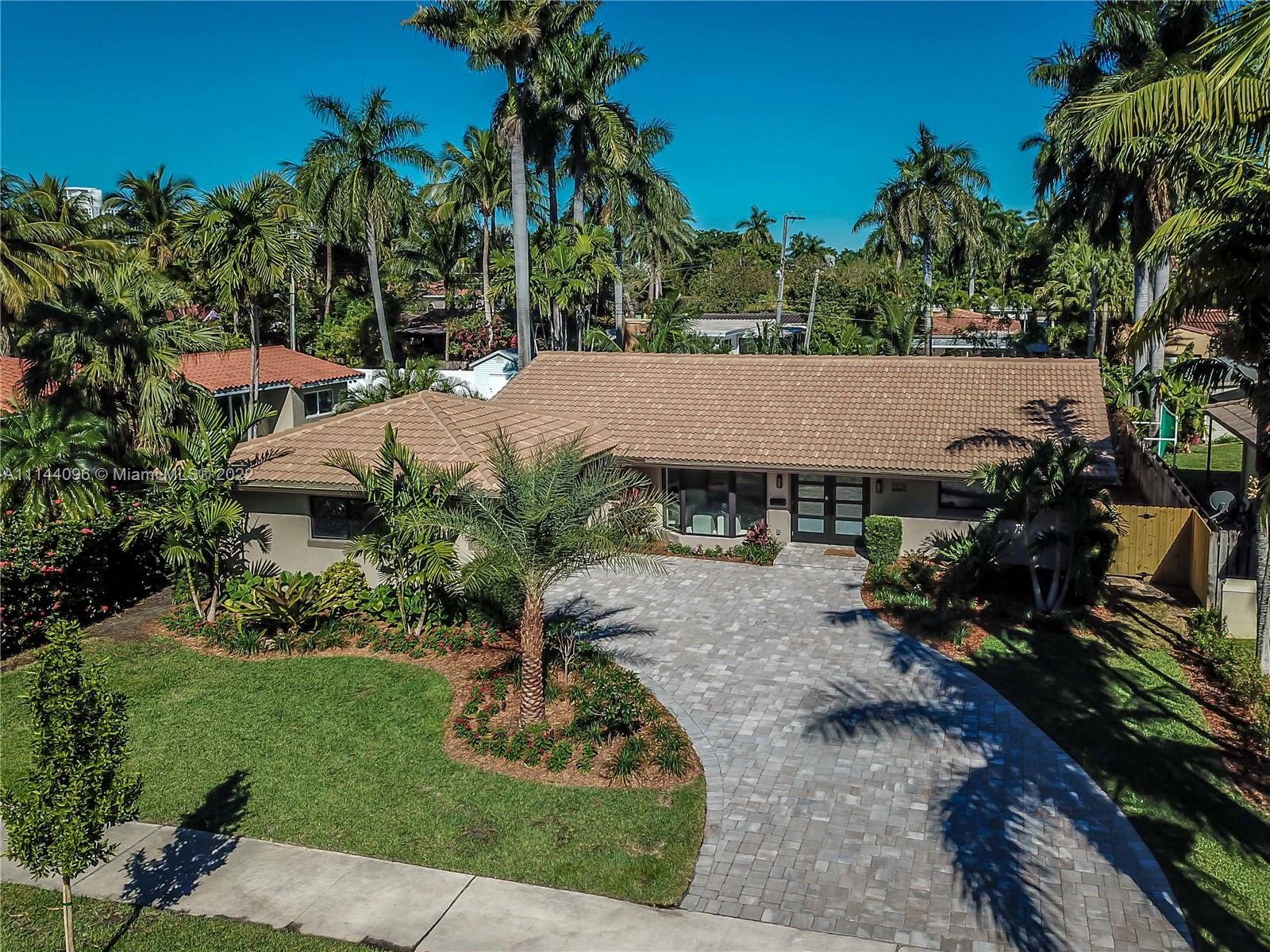 Photo 1 of 1339 Jefferson St in Hollywood - MLS A11144096