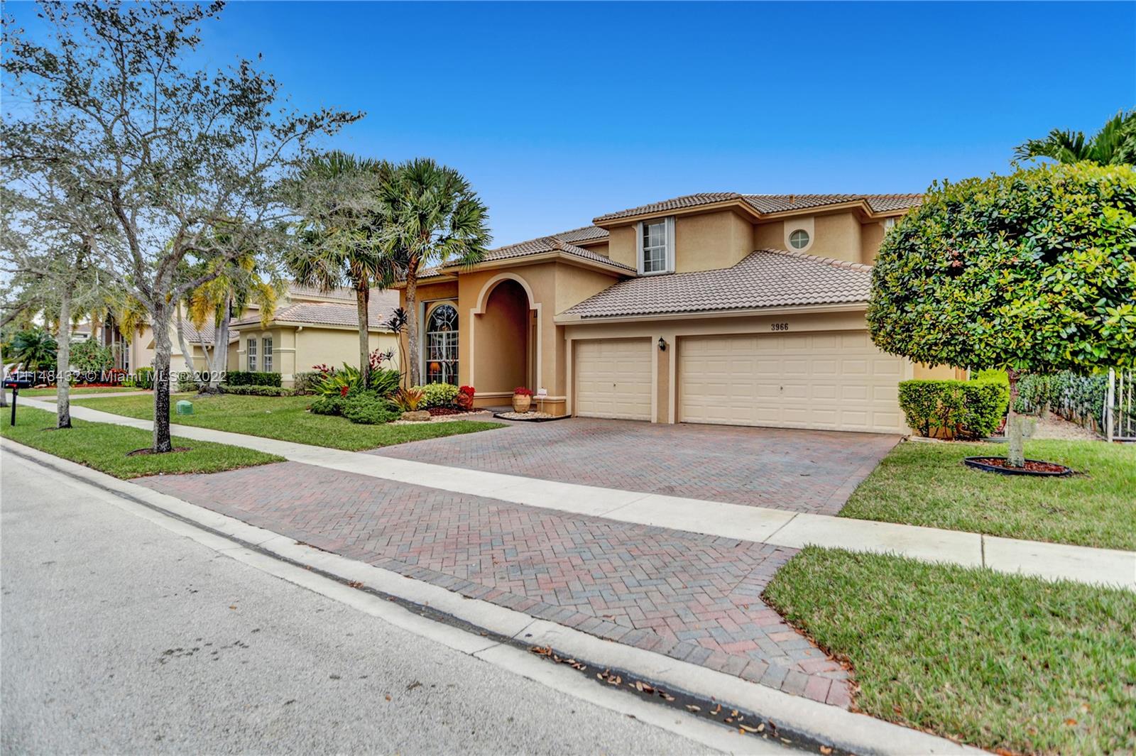 Photo 2 of 3966 Hibiscus St in Weston - MLS A11148432