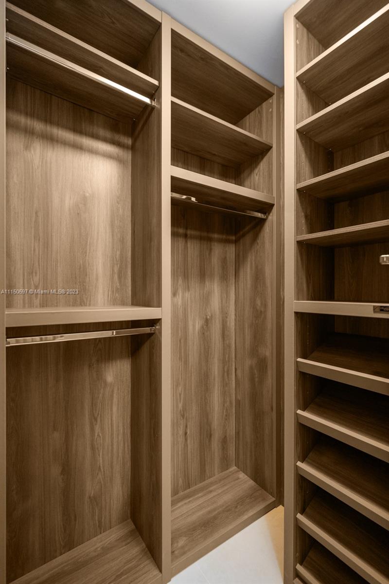 CLOSETS