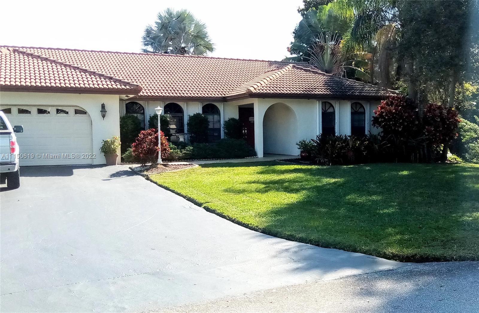 Photo 1 of 4490 105th Ave in Davie - MLS A11150619