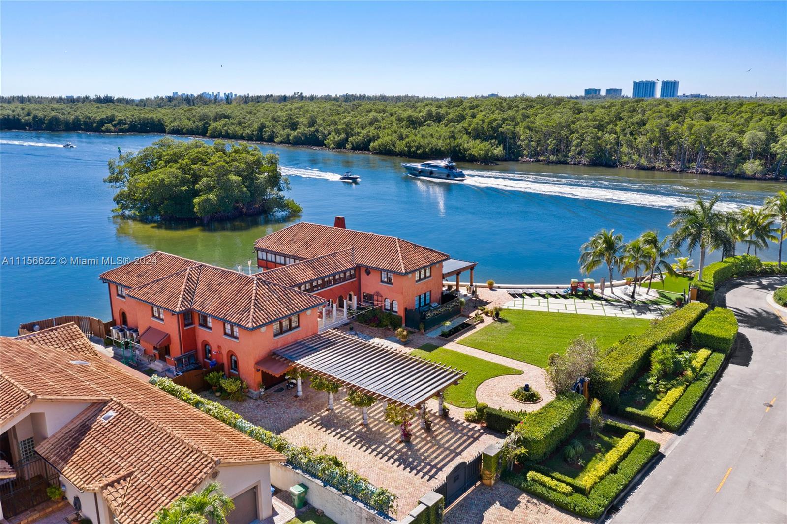 350’ waterfront with Boathouse