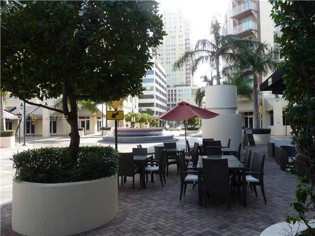 GREAT APARTMENT IN DOWNTOWN DADELAND. TWO PARKING SPACES ASSIGNED TO THIS UNIT IS A PLUS. Close to U S one and walking distance to the Mall. Nice size layout with a lot of space, Wood floors with easy access to everything. Stainless steel appliances and granite countertop kitchen for your convenience. All amenities included such as a pool, assigned parking to your unit. security patrol, gym, etc. By appointment only. TENANTS AT PREMISES. NEED TO MAKE AN APPOINTMENT. A PLEASURE TO SHOW. EASY WAY TO ENTERTAIN YOU AT DADELAND CITY. ALL YOU NEED IS JUST ON YOUR FEET.