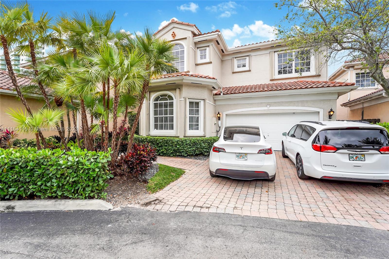 Beautiful two story home in Golden Gate Estates. This home features 5 beds/5.5 baths with pool and jacuzzi. Also features two car parking spaces. Best Location in Sunny Isles!