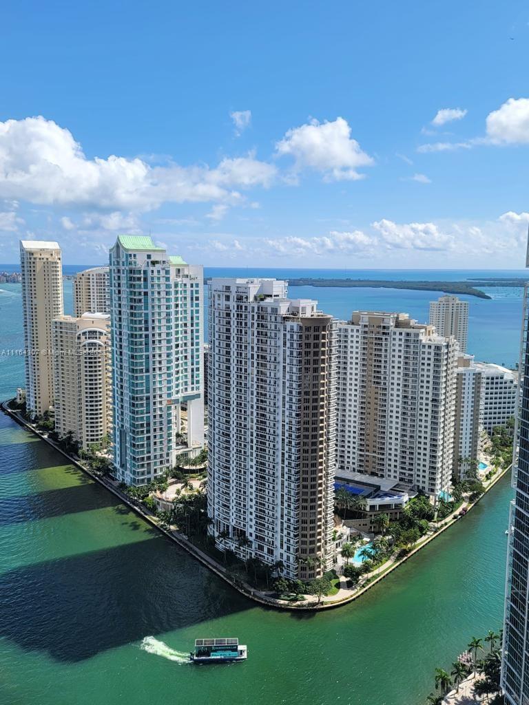 Completely remodeled unit with 2 bedrooms and 2 and a half bathrooms, luxury finishes and designs, comfortable closet design, large balcony, ocean views, valet parking area, you can walk downtown and visit the Bayside mall or the Brickell City Centre, if you are a fan of the Miami Heat or you like to go to the FTX Arena concerts, say no more.! There is also Silverspot Cinema steps away. Easy access to Metromover/Metrorail and Brightline (the new train that takes you to Fort Lauderdale and West Palm Beach, that's awesome!), countless restaurants nearby, Whole Foods market.. Even if you like to stay home this is for you: there is a luxury spa, fitness center, pool, Clubhouse! READY TO MOVE IN!!!