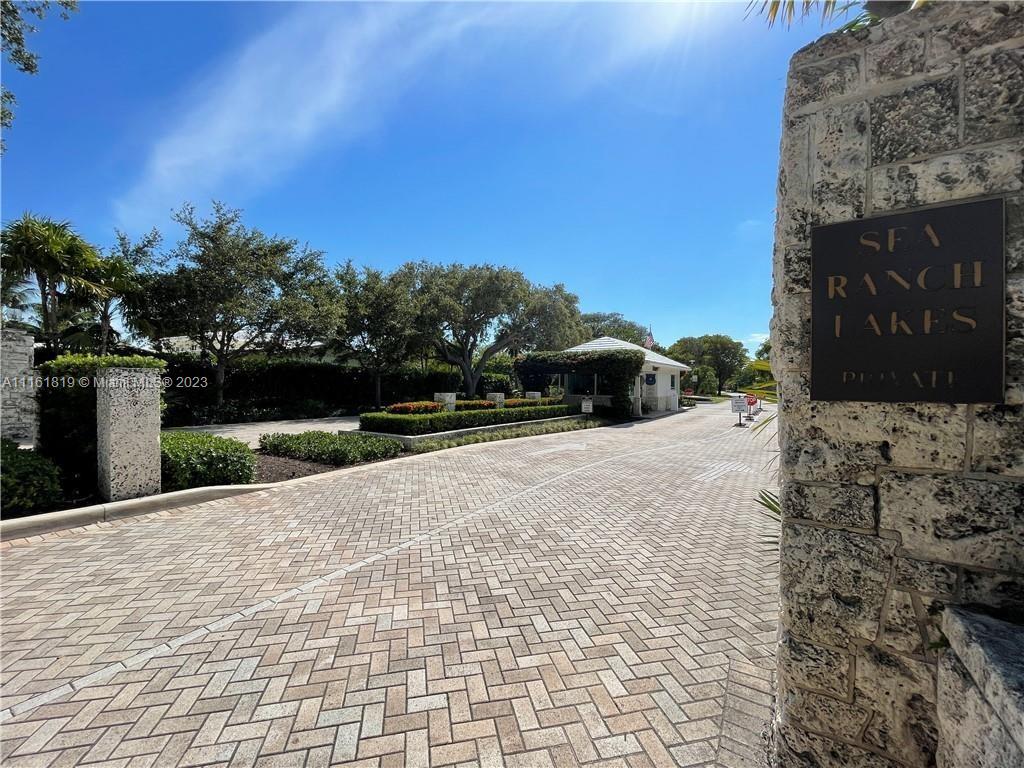 GATED ENTRY TO SEA RANCH LAKES