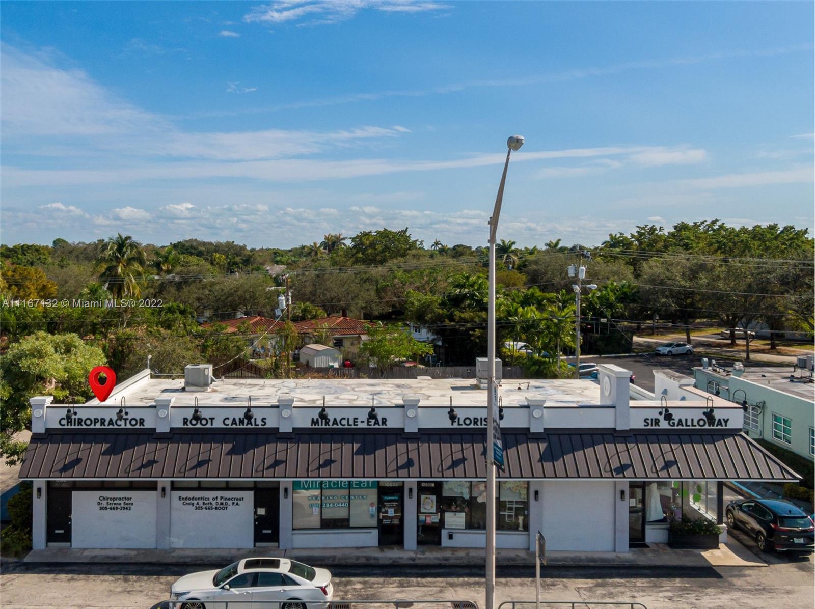 Retail bay, approximately 1,000 SF available in the Pinecrest strip center directly on US-1.  The average vehicle traffic count: is 87,882.  Lease Rate: $4,000 per month.  
Ideal for multiple uses. This retail bay has been utilized for chiropractic treatment for over 20 years.