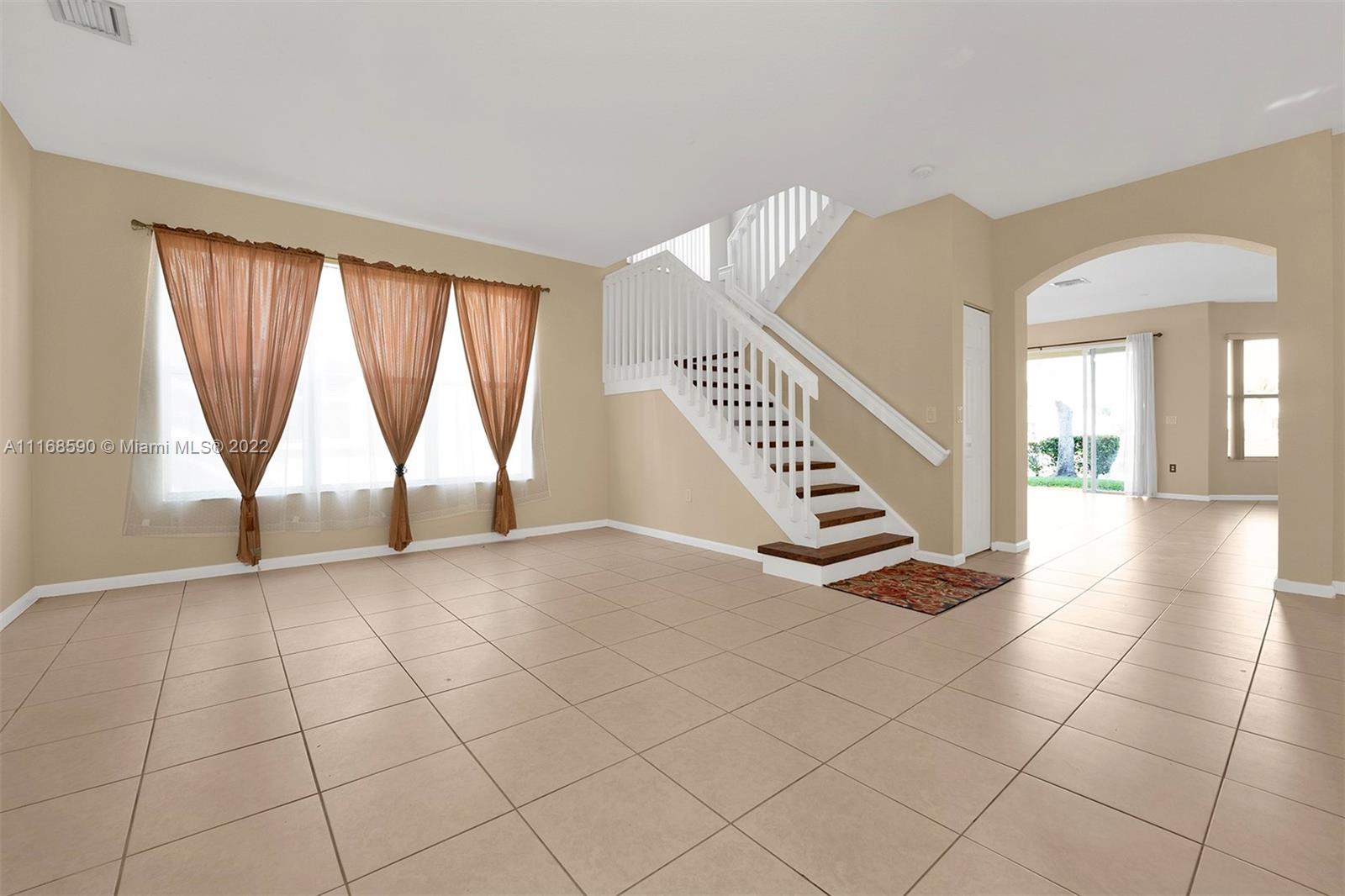 Listing Photo 11