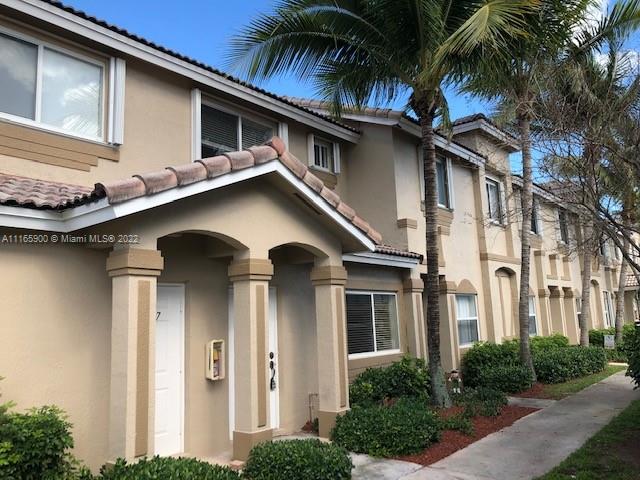 CLEAN & SPACIOUS  2 BR/ 2.5 BA TOWN HOME WITH 2 MASTER SUITES. FEATURES LAMINATE FLOORING & NEUTRAL PAINT THROUGHOUT, TILE KITCHEN COUNTERS, UPGRADED TILE IN BATHROOMS, FENCED IN PATIO & LAUNDRY ROOM UPSTAIRS. RENT INCLUDES: BASIC CABLE & INTERNET, ALARM MONITORING, EXTERMINATOR, SECURITY & COMMUNITY POOL. READY FOR MOVE IN!