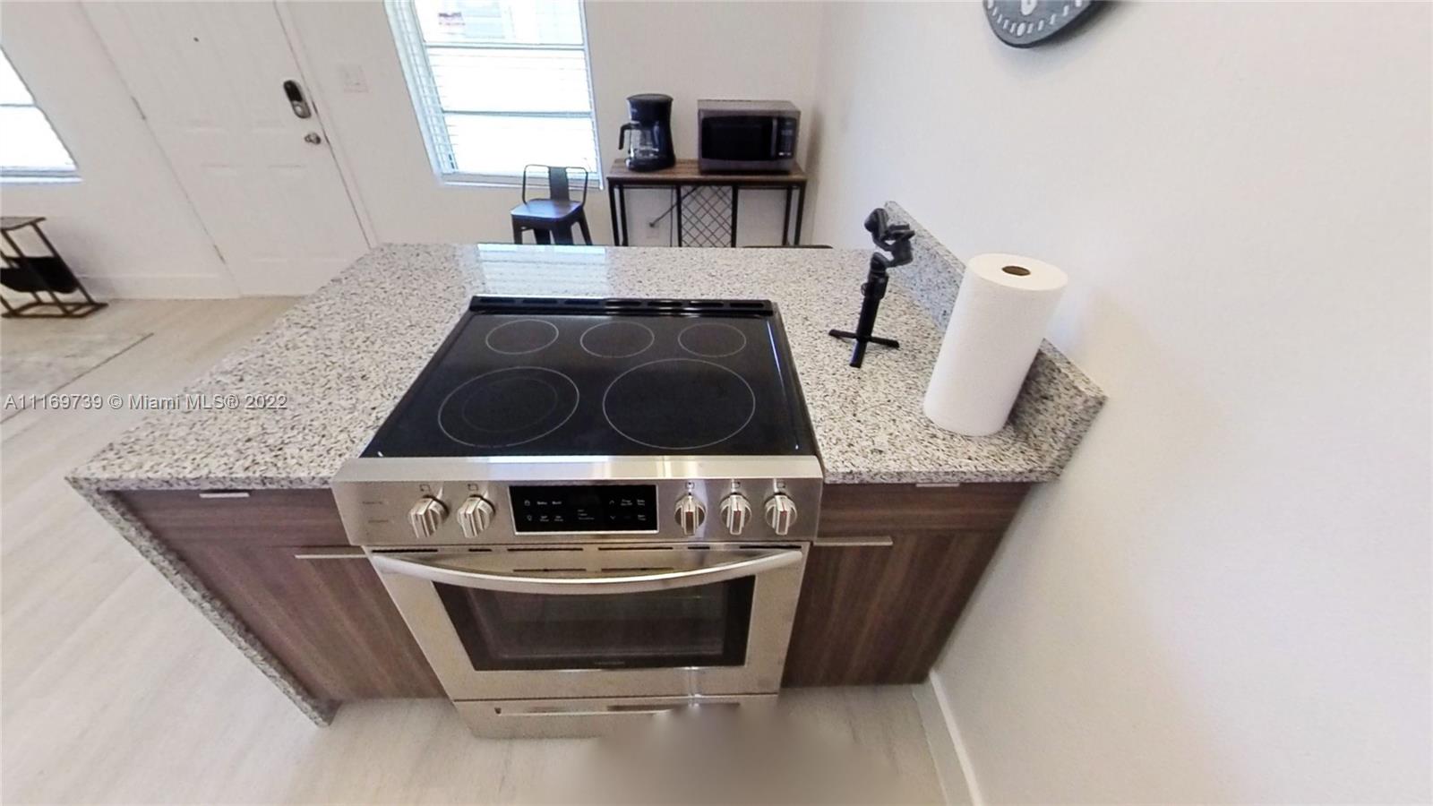 840 SW 7th St 852, Miami, Florida 33130, 1 Bedroom Bedrooms, ,1 BathroomBathrooms,Residentiallease,For Rent,840 SW 7th St 852,A11169739