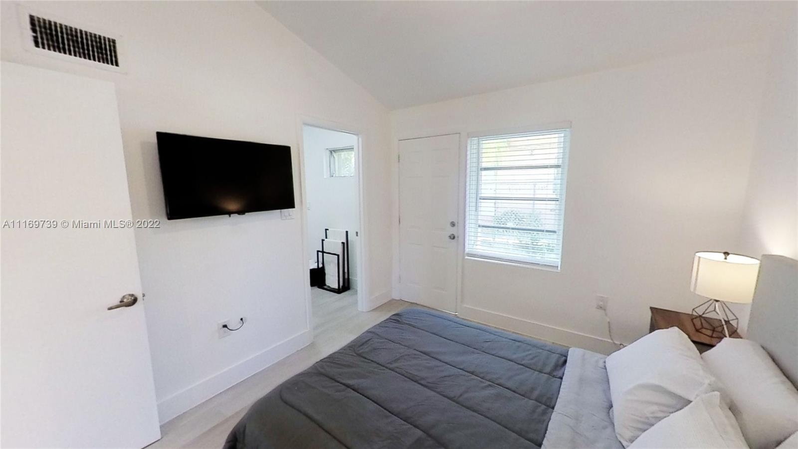 840 SW 7th St 852, Miami, Florida 33130, 1 Bedroom Bedrooms, ,1 BathroomBathrooms,Residentiallease,For Rent,840 SW 7th St 852,A11169739