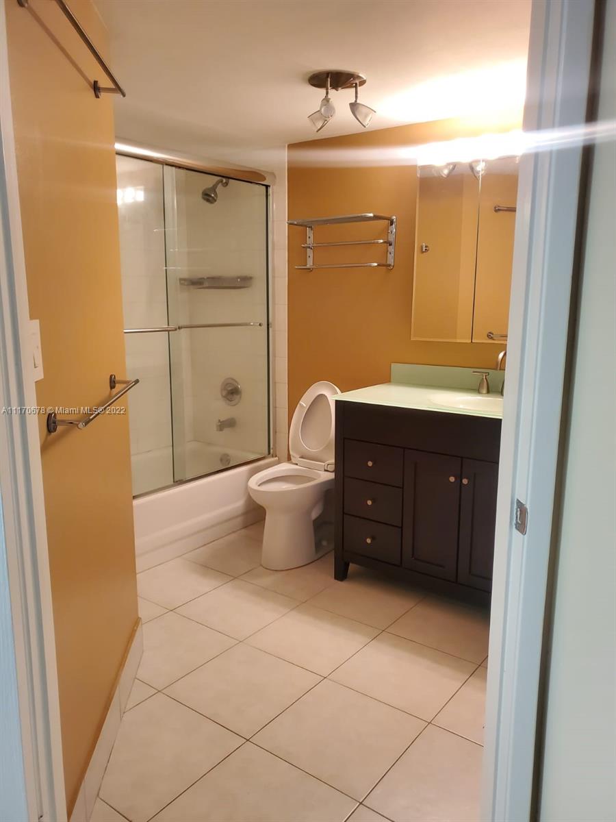 2351 Douglas Rd 1309, Miami, Florida 33145, 1 Bedroom Bedrooms, ,1 BathroomBathrooms,Residentiallease,For Rent,2351 Douglas Rd 1309,A11170678
