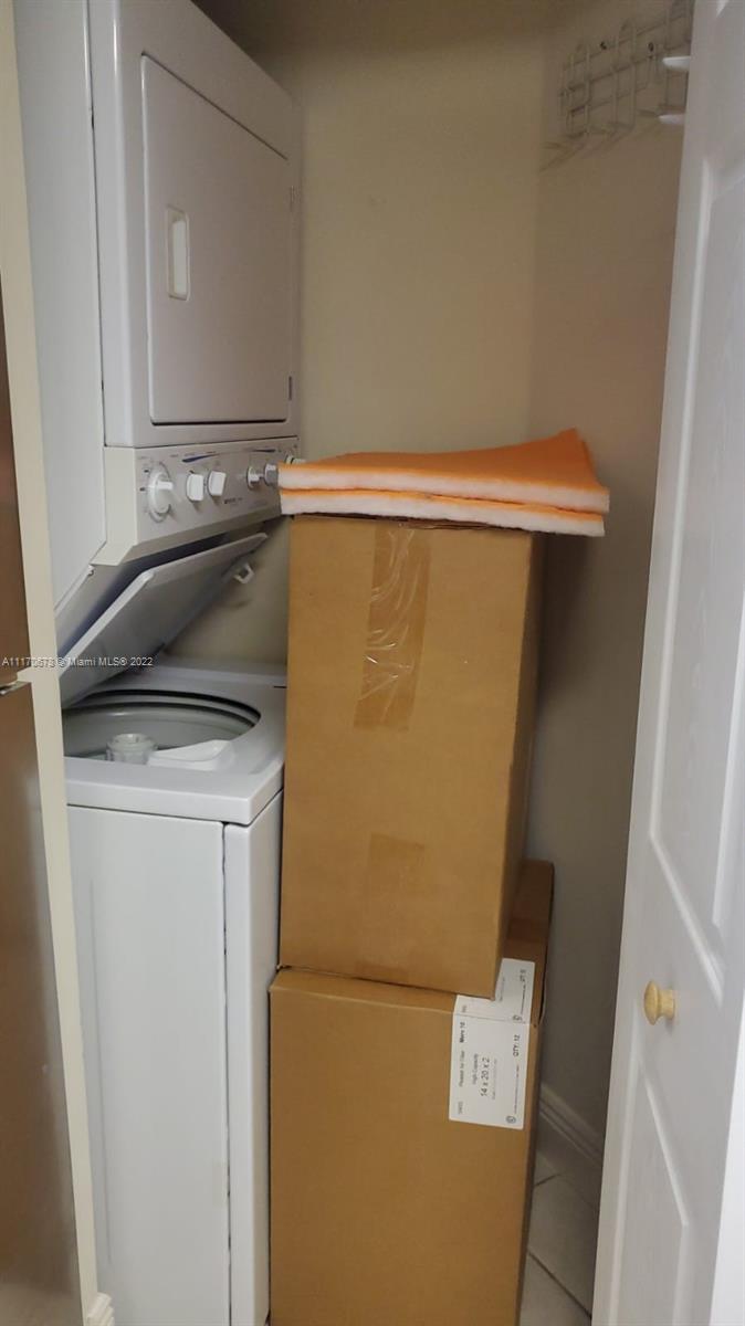 2351 Douglas Rd 1309, Miami, Florida 33145, 1 Bedroom Bedrooms, ,1 BathroomBathrooms,Residentiallease,For Rent,2351 Douglas Rd 1309,A11170678