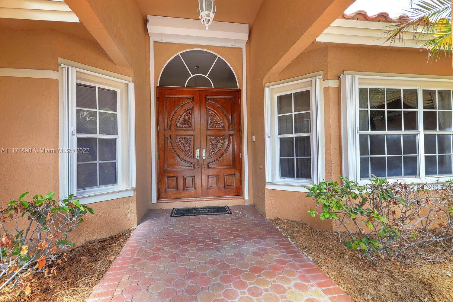 Photo 2 of 7485 112th St in Pinecrest - MLS A11171890