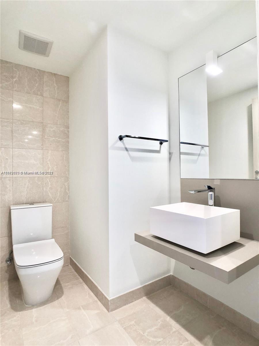 1000 Brickell Plz 3311, Miami, Florida 33131, 1 Bedroom Bedrooms, ,1 BathroomBathrooms,Residentiallease,For Rent,1000 Brickell Plz 3311,A11172073