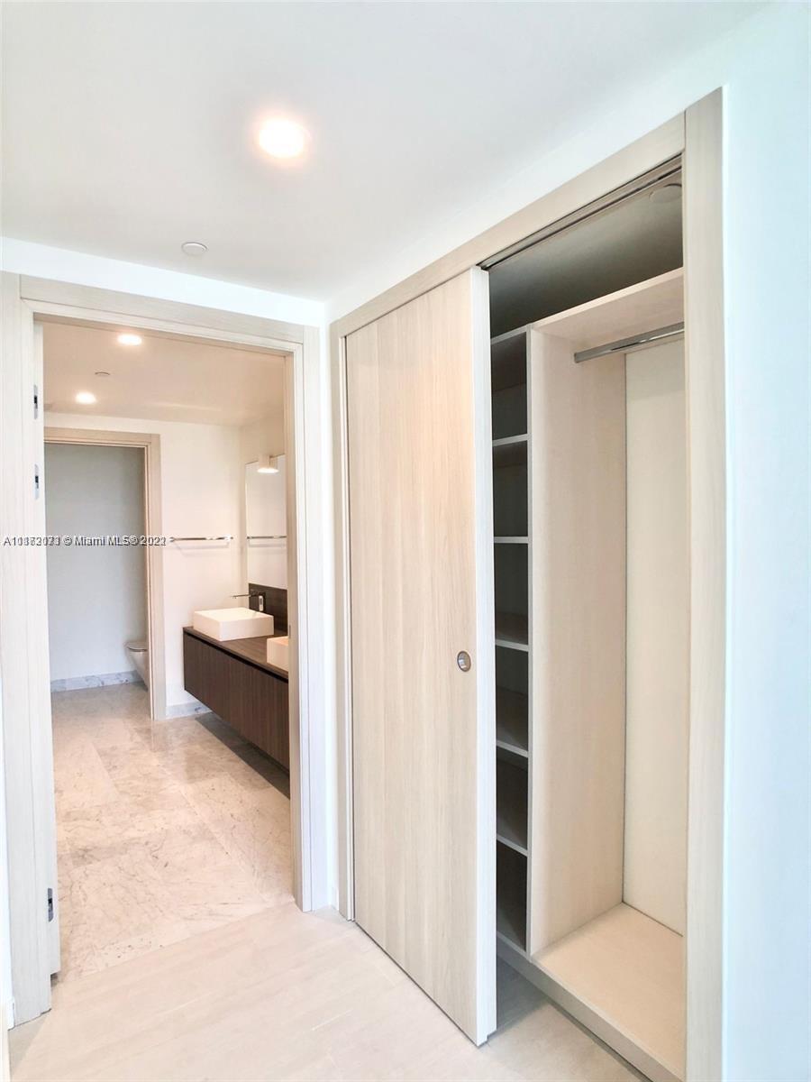1000 Brickell Plz 3311, Miami, Florida 33131, 1 Bedroom Bedrooms, ,1 BathroomBathrooms,Residentiallease,For Rent,1000 Brickell Plz 3311,A11172073
