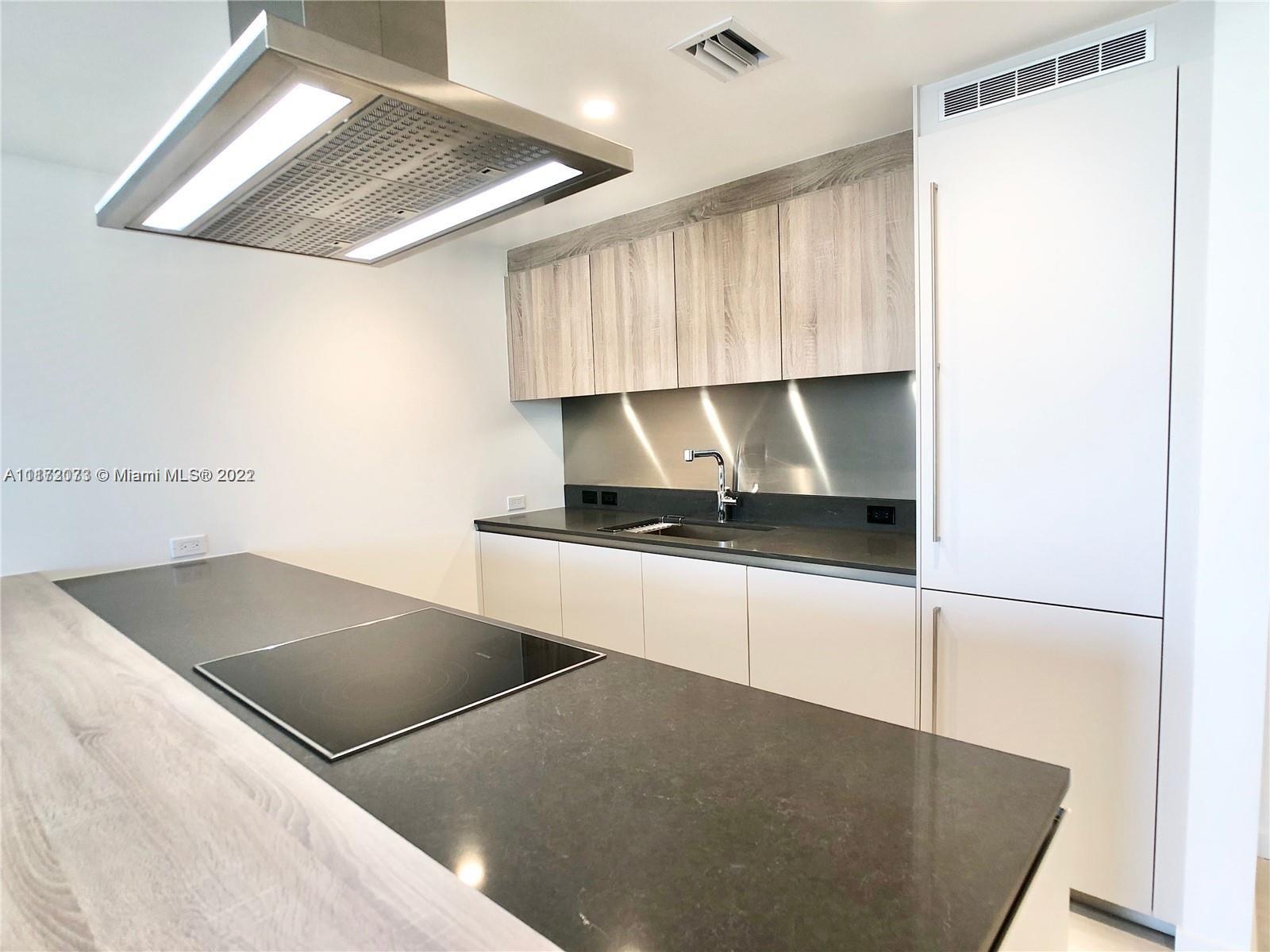 1000 Brickell Plz 3311, Miami, Florida 33131, 1 Bedroom Bedrooms, ,1 BathroomBathrooms,Residentiallease,For Rent,1000 Brickell Plz 3311,A11172073