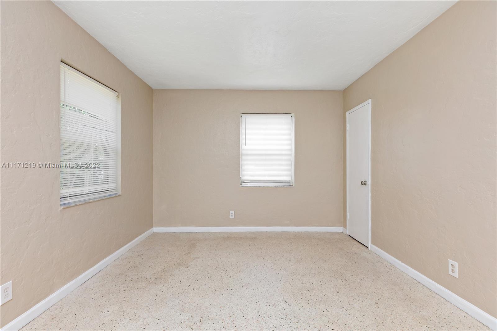 Listing Photo 14