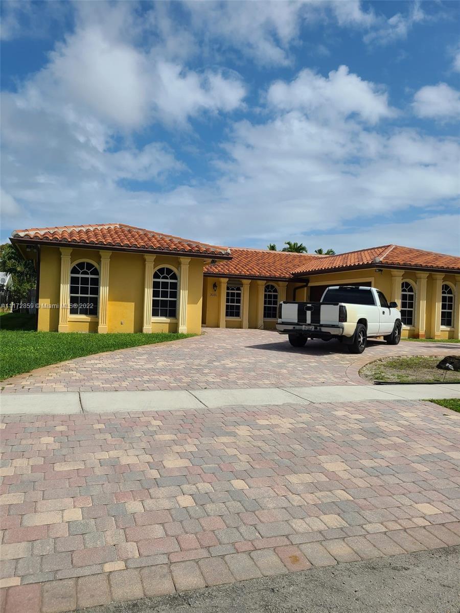 3231 N 47th Ave  For Sale A11172859, FL