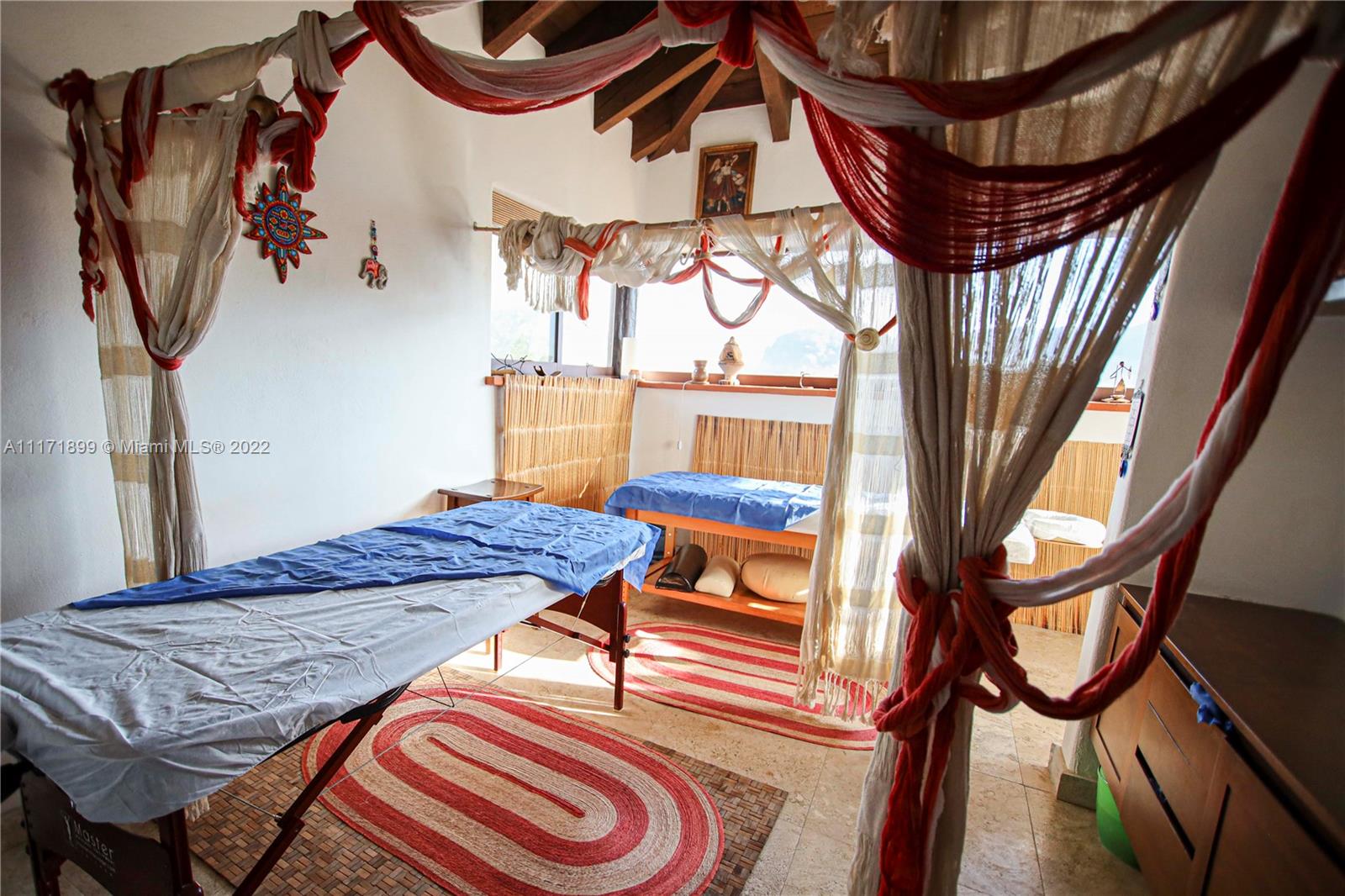 Massage room.