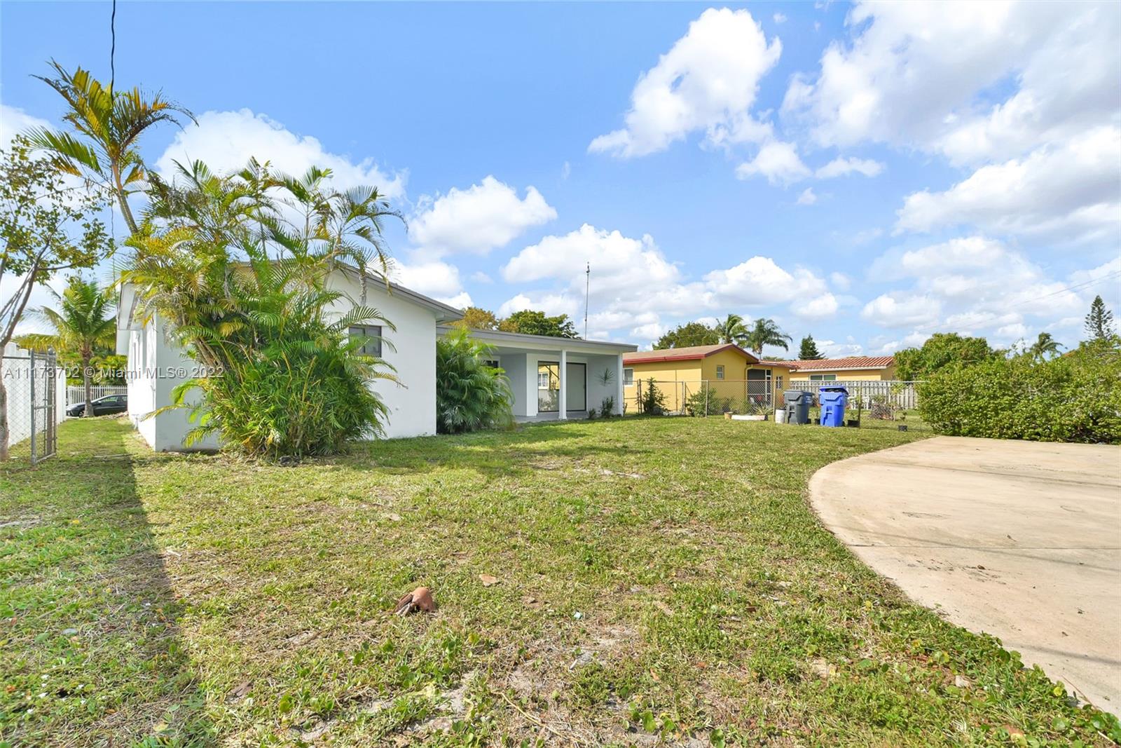 Listing Photo 12