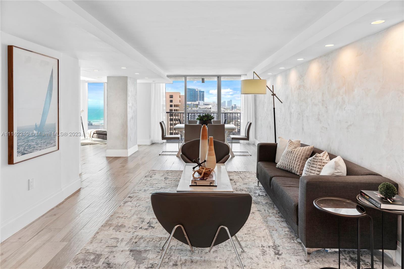 Dining area with SE views-balcony