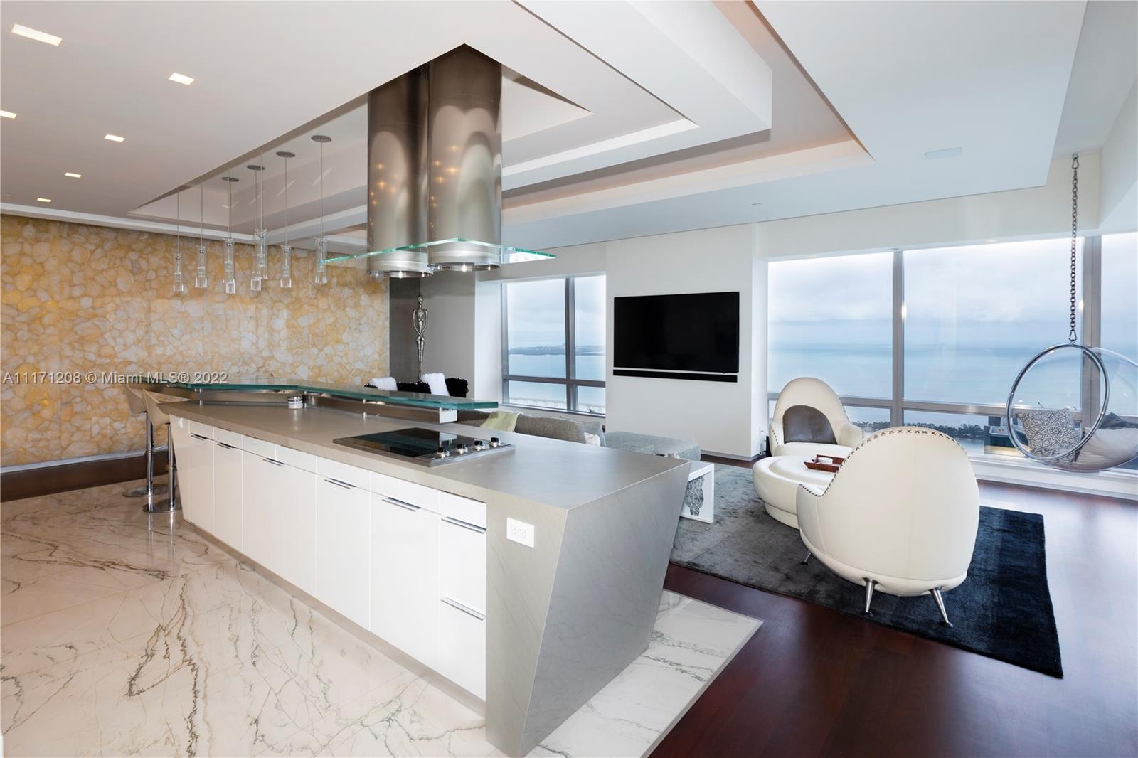 Beautiful 2 bedrooms/ 2 baths with all Four Seasons amenities: 3 pools, jacuzzi, Equinox gym, business center, restaurants, room service, concierge, etc, 1 storage unit and 1 parking space. The Four Seasons Hotel & Tower represents the absolute highest level in world-class amenities, and personalized 5-Star service.