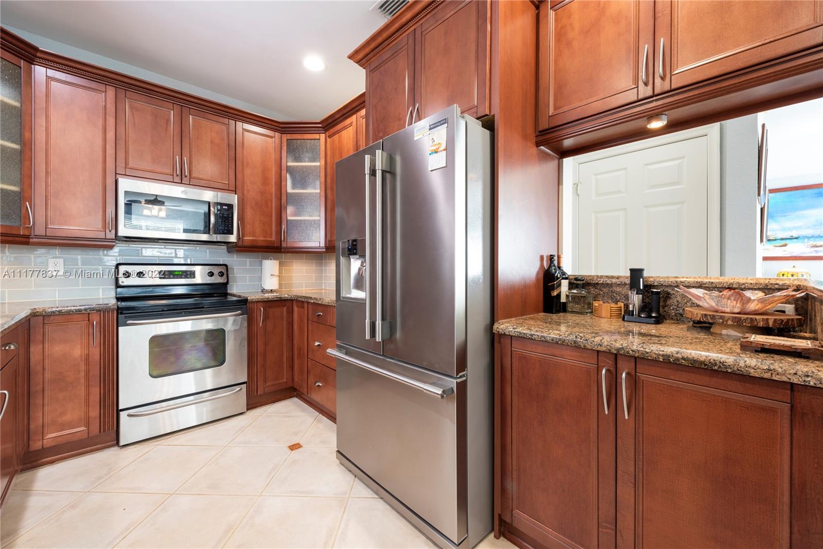 Listing Photo 12