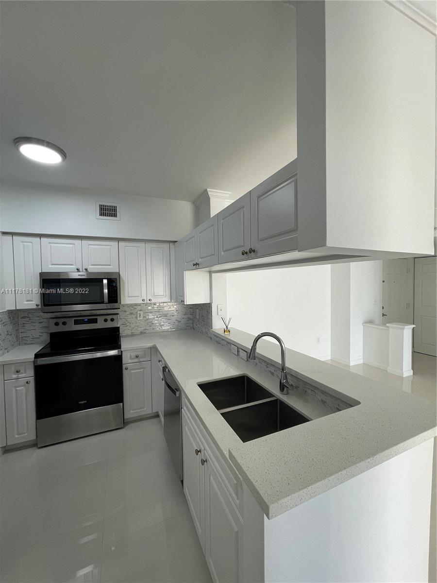 17100 N Bay Rd 1712, Sunny Isles Beach, Florida 33160, 2 Bedrooms Bedrooms, ,2 BathroomsBathrooms,Residential Lease,For Rent,17100 N Bay Rd 1712,A11178181