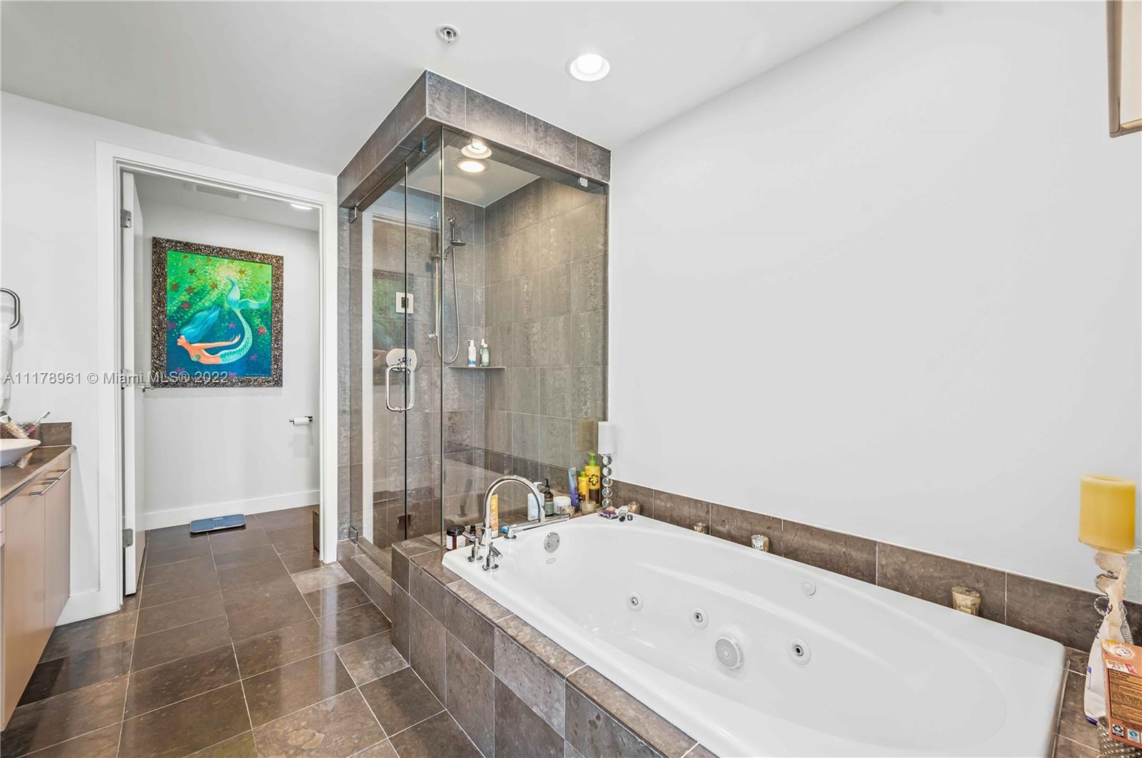 3801 Collins Ave 1404, Miami Beach, Florida 33140, 2 Bedrooms Bedrooms, ,2 BathroomsBathrooms,Residential,For Sale,3801 Collins Ave 1404,A11178961