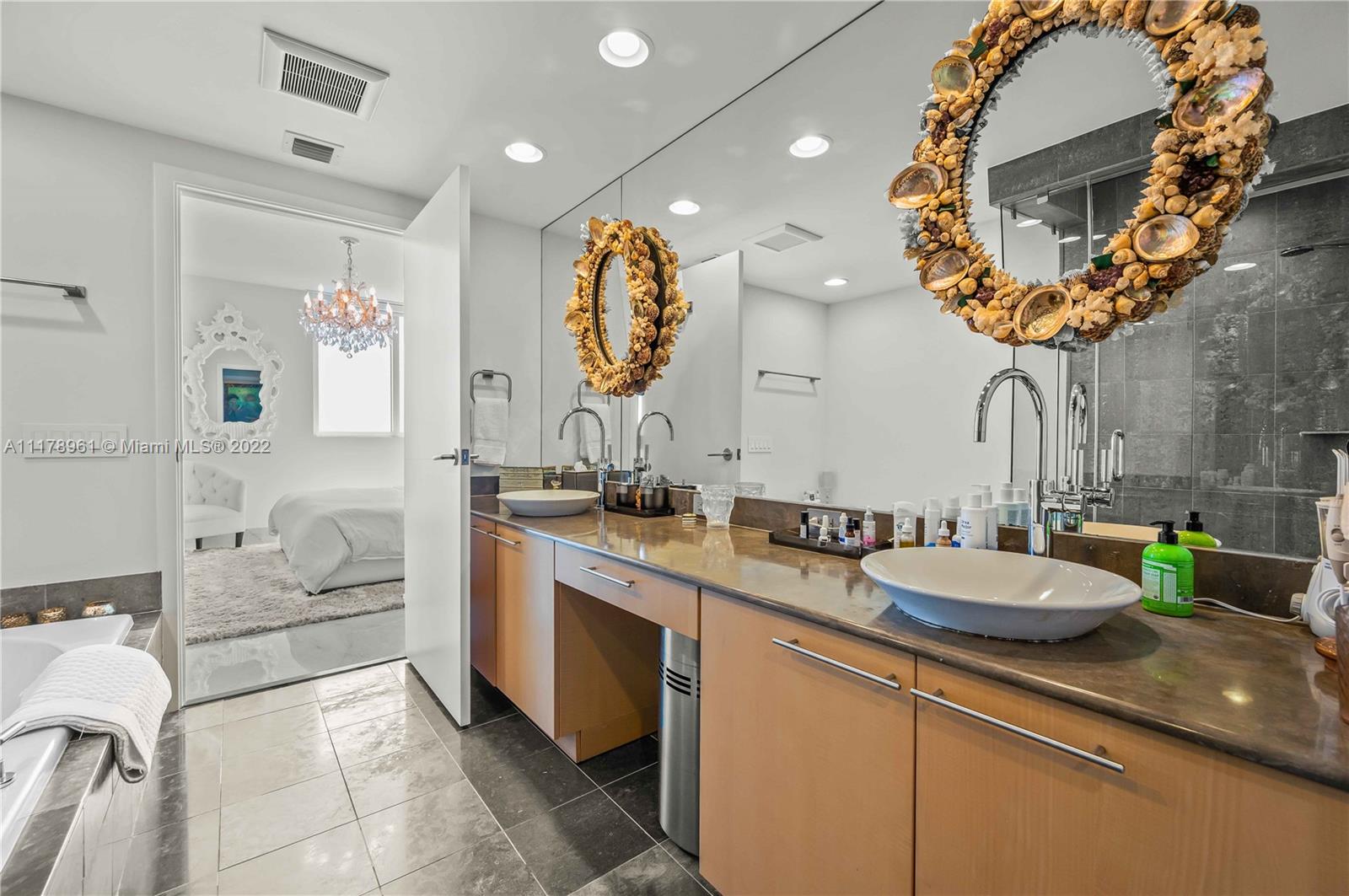3801 Collins Ave 1404, Miami Beach, Florida 33140, 2 Bedrooms Bedrooms, ,2 BathroomsBathrooms,Residential,For Sale,3801 Collins Ave 1404,A11178961