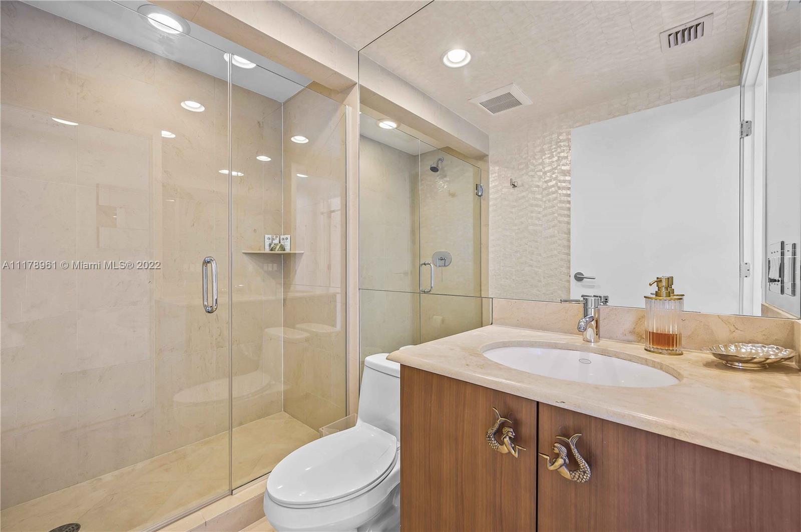 3801 Collins Ave 1404, Miami Beach, Florida 33140, 2 Bedrooms Bedrooms, ,2 BathroomsBathrooms,Residential,For Sale,3801 Collins Ave 1404,A11178961